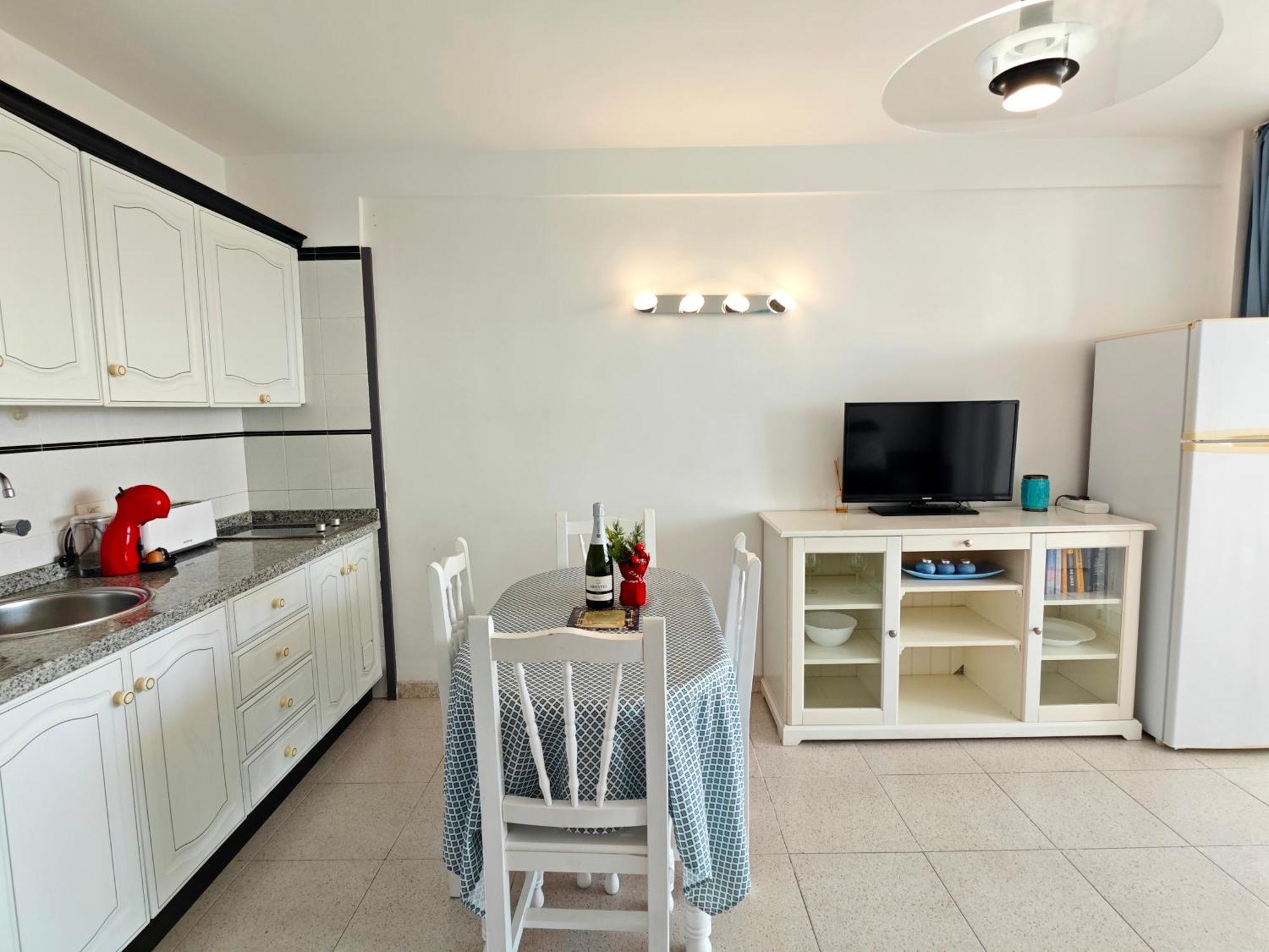 Blanco&Azul - Comfortable Ocean View Apartment Next To The Beach Playa de las Americas  Exterior photo